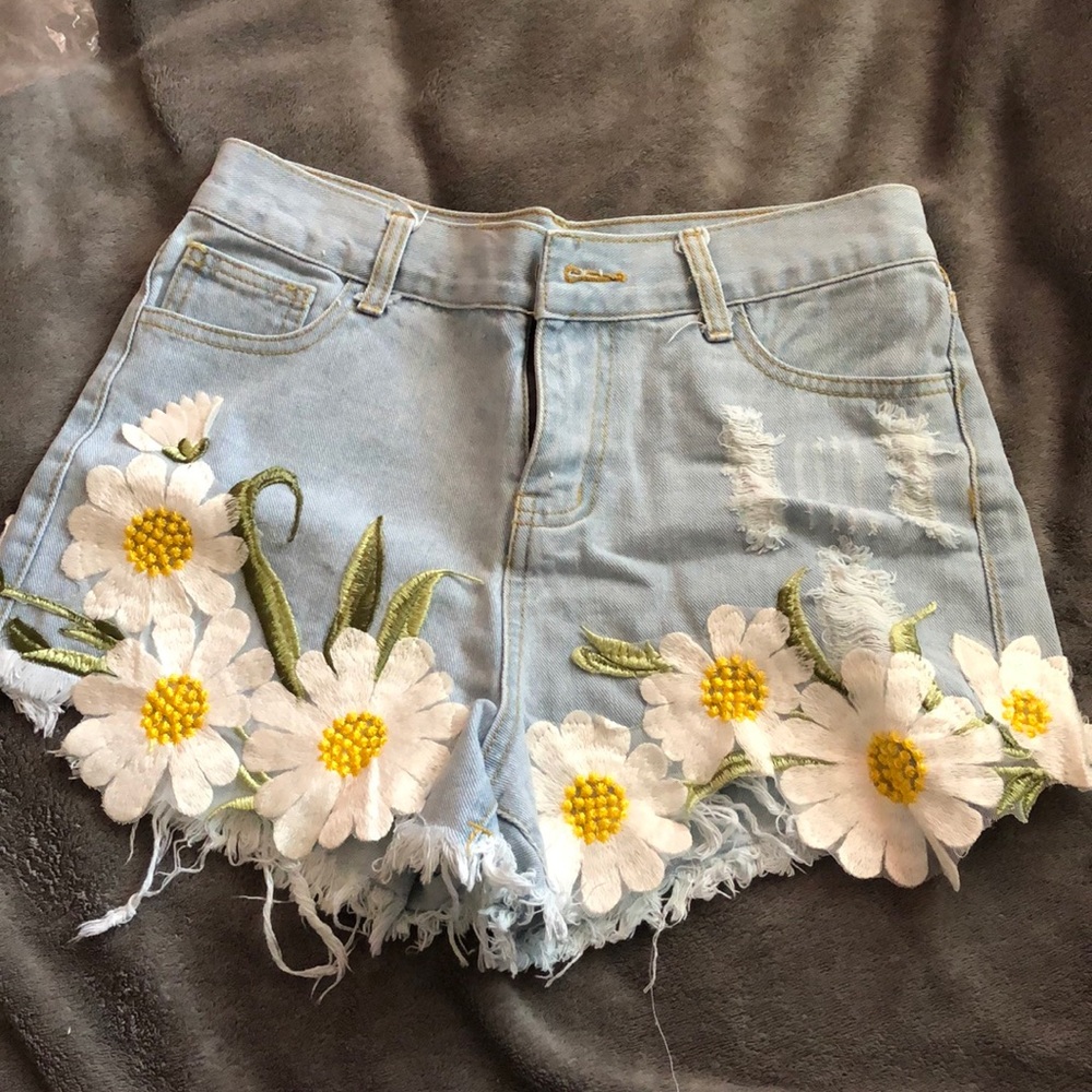 SOLD❗️❗️❗️         Brand New Women’s Daisy Shorts!
